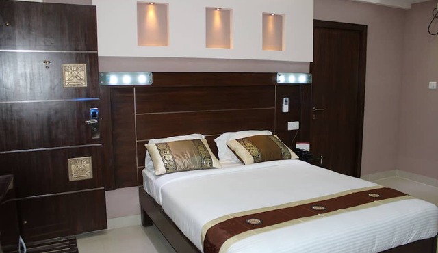 Maple Suites
