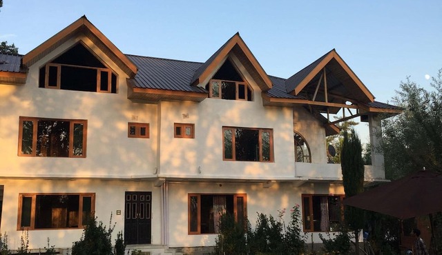 Nigeen Lake View Resort