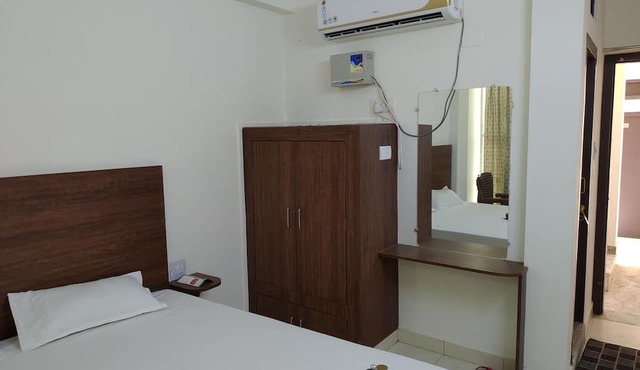Hotel Green Palace and Ujala Restaurant