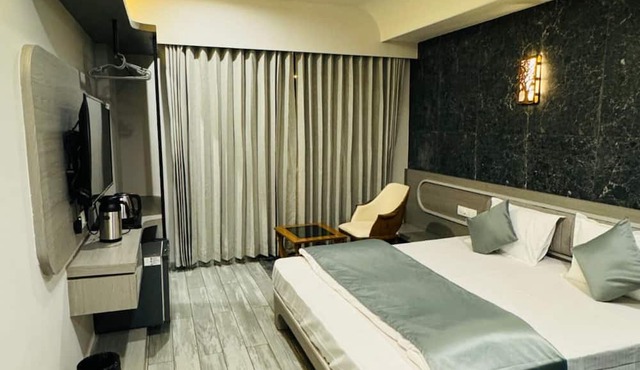 THE ROYAL ERA HOTEL Gandhinagar