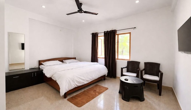 Luxury Hotel Lake Darshan Bhimtal