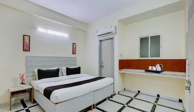 Classic With Balcony O DLF Phase 1