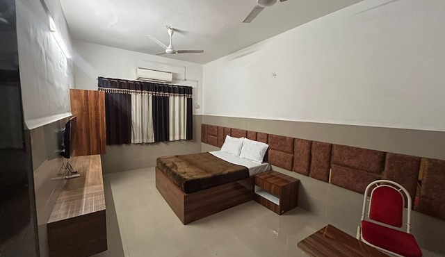 HOTEL CRAZY HOME AND RESORT