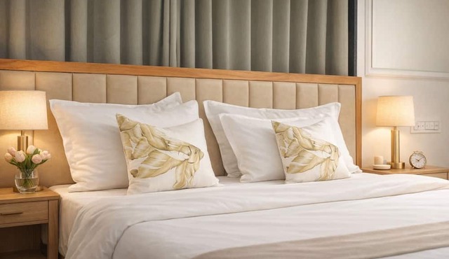 Raw Leaves - Premium Family & Business Hotel Near Rajkot Railway Station