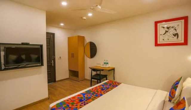 Fabhotel Sharveen Classic Inn