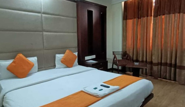 Roomshala Hotel J JOy