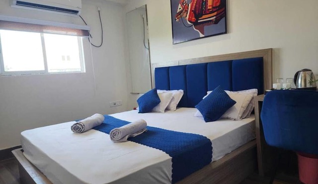 Lakhdatar Hotel