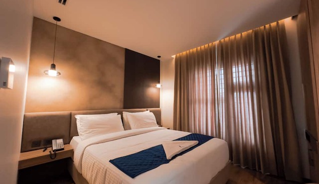F HOTELS