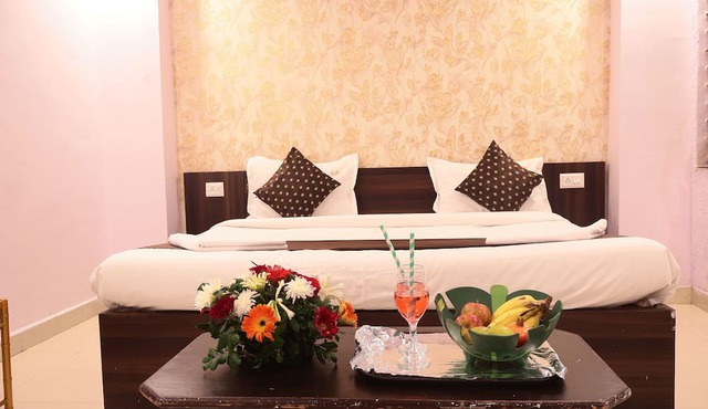 HOTEL GOLDEN TREE