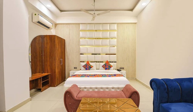Fabhotel The Grand Paradise