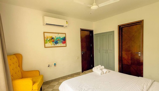 Modern 2BR w Pool Near Candolim and Coco Beach