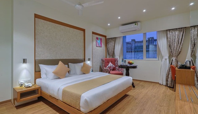 Hotel Sera Vadodara