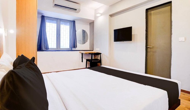 Elegant Stays at The Unicontinental Khar Mumbai in Mumbai