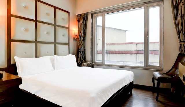 Stylish & Modern Stays at Palette River Front