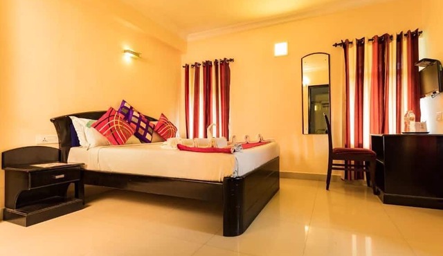 HOTEL EMERALD INN
