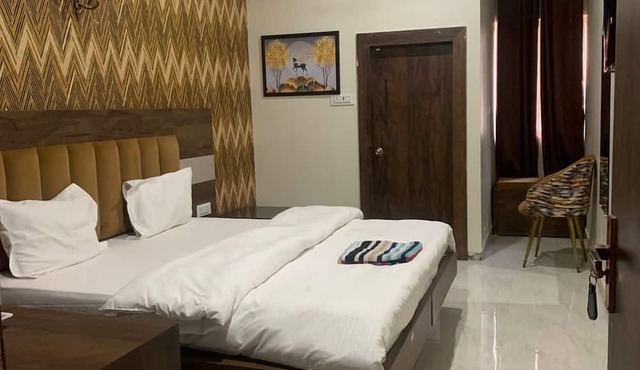 HAWELI RESTAURANT AND GUEST HOUSE in Hanumana