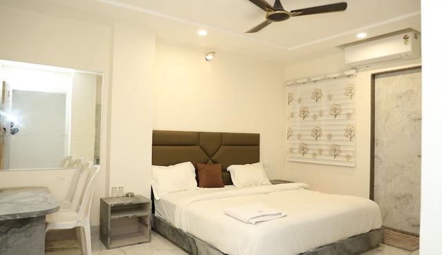 HOTEL MAGNET - INDORE