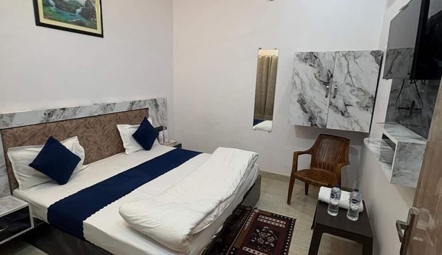 Shri Radhe Radhe Paying Guest House