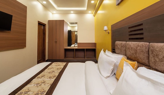 Lime Tree Hotel & One BHK Serviced Apartment - Noida Sector 50 Metro