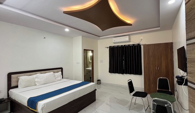 Hotel Royal Garuda Palace