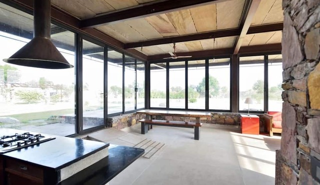 RajNikas Farm- Charming 2 BR Pet friendly Glass house farm with private pool