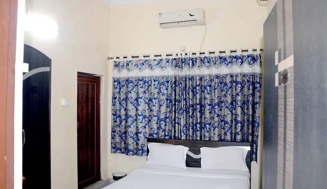Raviz Inn