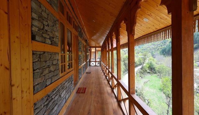 Tirthan Village Resort