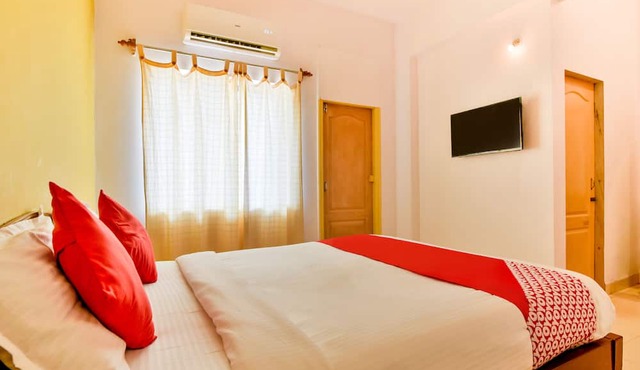OYO Hotel Mayura Novacity