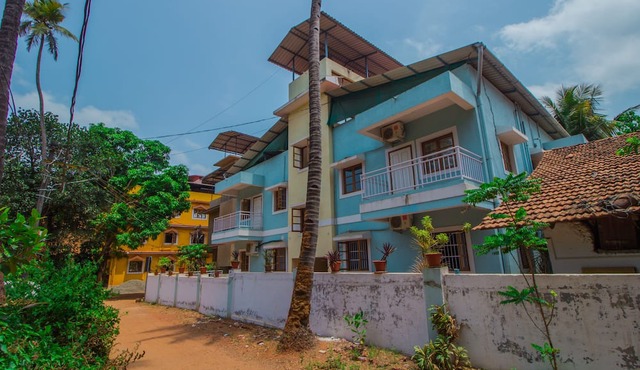 Super OYO Collection O Holy Cross Home