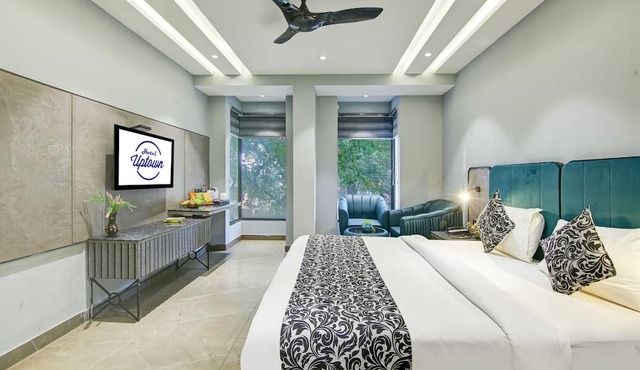 HOTEL UPTOWN - Luxury Restaurant & Rooftop Near Connaught Place