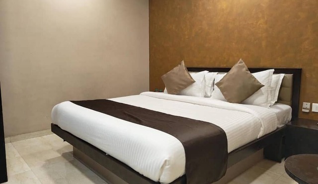 The Majlis Hotel - Near Taj Hotel Colaba