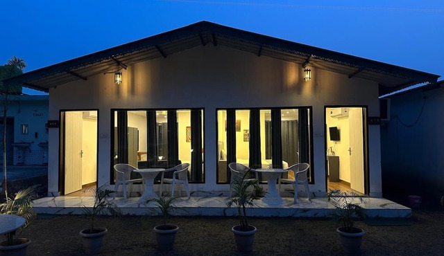 Six Seasons Resort in Kaladhungi