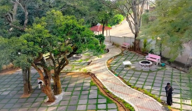 Hotel Sathyas Breezoraa