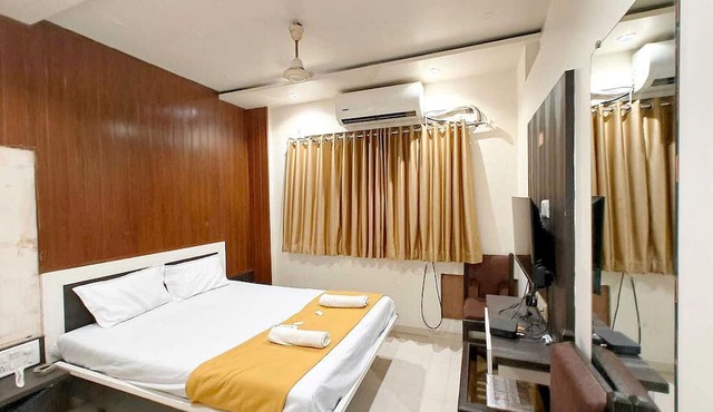 Deluxe Sri Sai Regency