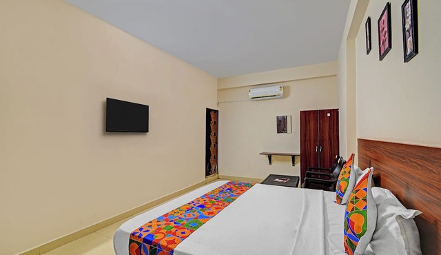 FabHotel Shabari Heights - Nr. Ameerpet Metro Station and South India Shopping Mall Textile & Jewellery - Ameerpet
