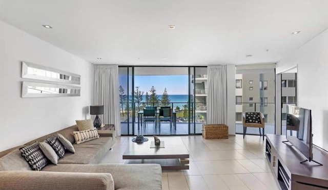 Ambience on Burleigh Beach in Burleigh Heads