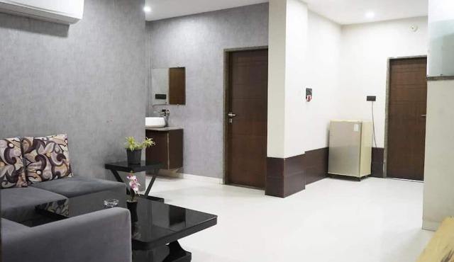 Stay10 Luxury Service Apartment