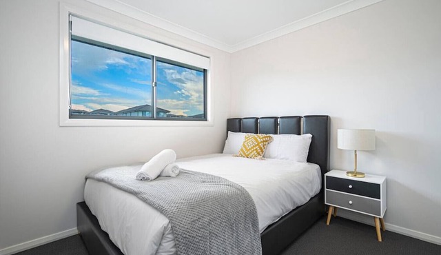 Warm &Cozy 5Br house near train station