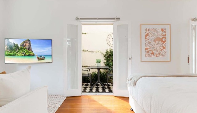 Cosy Inner West Studio with Courtyard