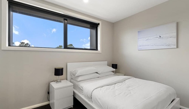Modern 3-Bedroom Townhouse in Quiet Greenway in Greenway