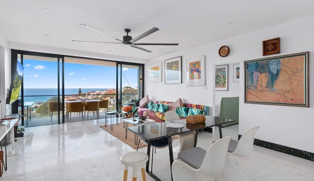 Bright Tamarama 2-Bed with Balcony Water View