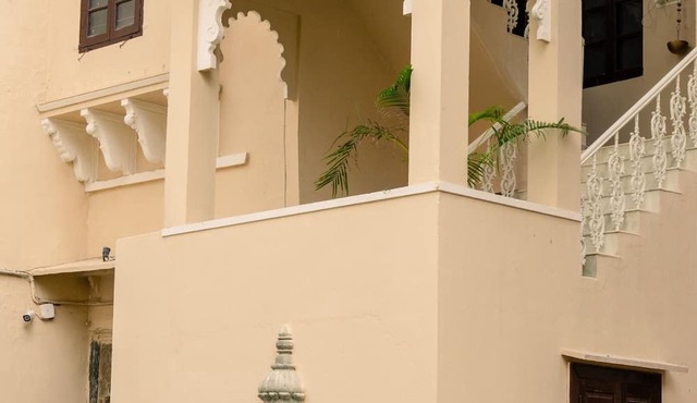 RajMahal- Live Like Royalty 446-Year-Old Stay 7BR -Homeyhuts