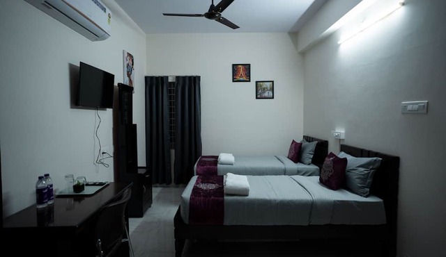 Yellow Bells Serviced Apartments Hitech City
