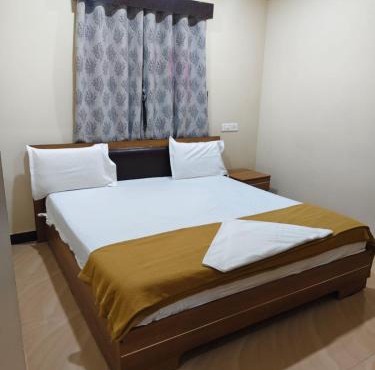 Devine stay in 200 meters from Guruvayur temple