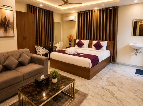 Hotel KP Suites Metro Near LakeShore Mall
