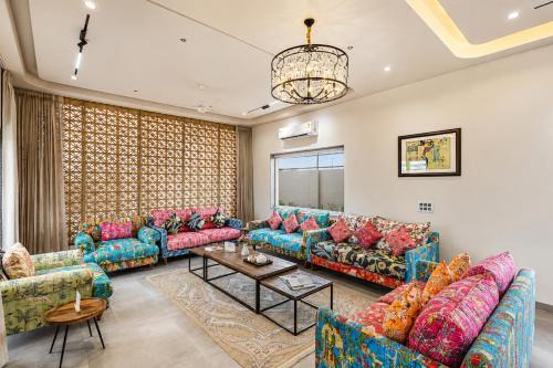 ELIVAAS Signature Casa Horizon 6-BHK Villa with Private Pool, Spacious Lawn, Terrace & Poolside Gazebo