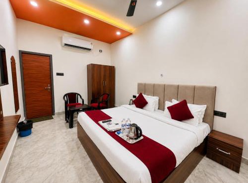 Hotel RL Ramayansh - 300 mtr From Ram Mandir Ayodhya