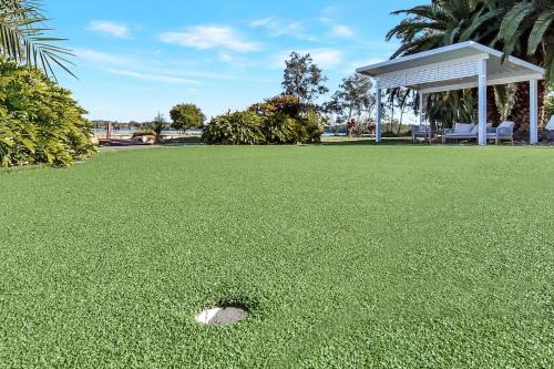 Lake Palm Resort Luxury Retreat absolute Waterfront on 3 acres at Lake Macquarie. in Dora Creek