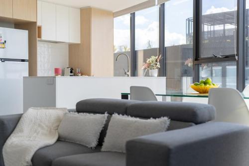 Gorgeous and Luxury Tower View Apartment in Phillip