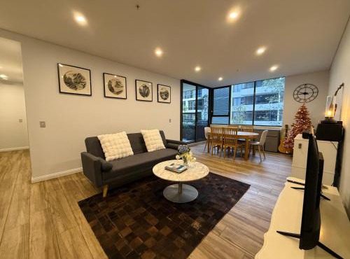 Mascot Spacious 3B2B Apt near Airport with Parking in Sydney